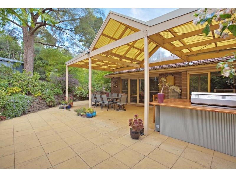 9 Woodlands Road, Cranbourne South VIC 3977