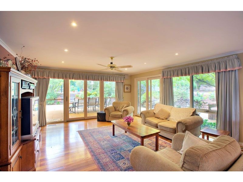 9 Woodlands Road, Cranbourne South VIC 3977