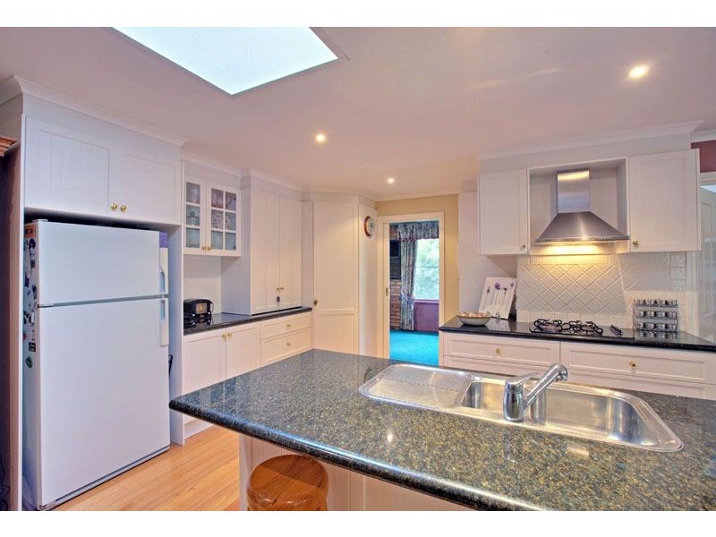 9 Woodlands Road, Cranbourne South VIC 3977