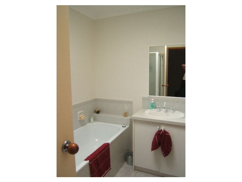 9/4  St. Catherines Court, Mornington VIC 3931