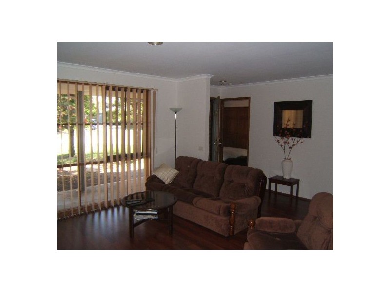 9/4  St. Catherines Court, Mornington VIC 3931