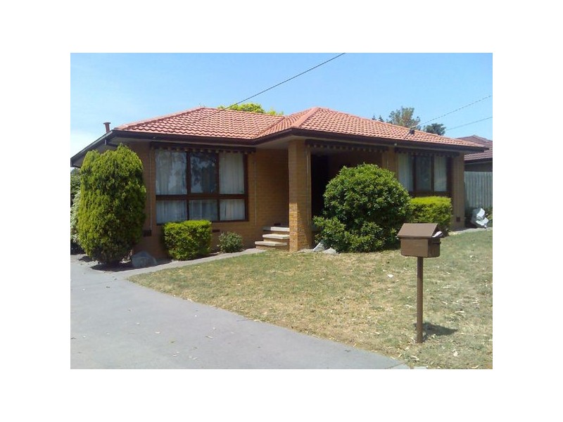 15 Marnebeck Court, Cranbourne VIC 3977