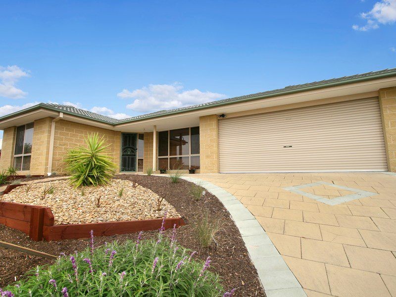 10 Trentham Way, Langwarrin VIC 3910