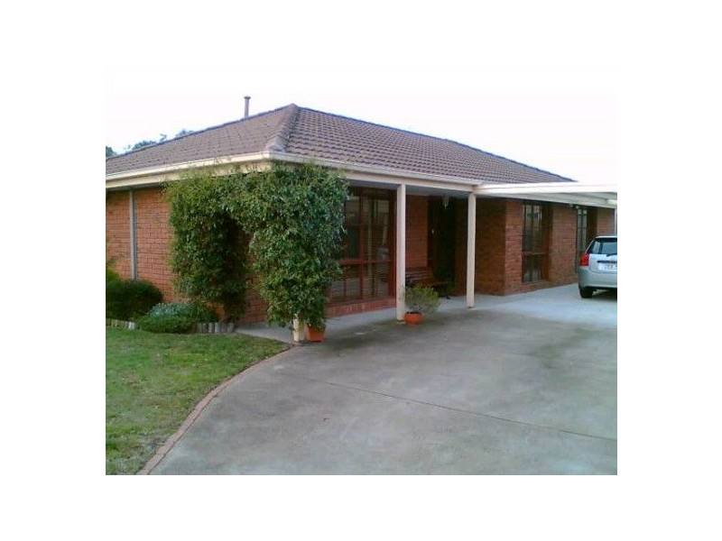 8 Waralong Court, Langwarrin VIC 3910