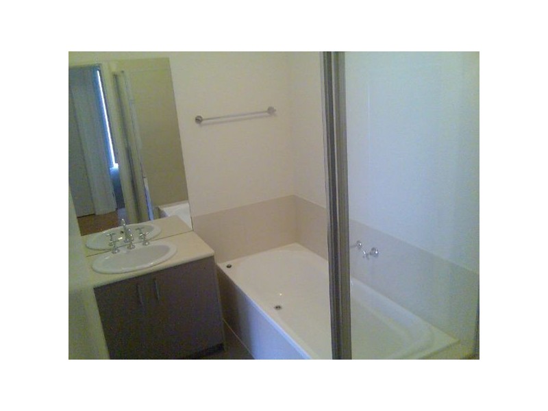 2/13 Honeyeater Place, Carrum Downs VIC 3201