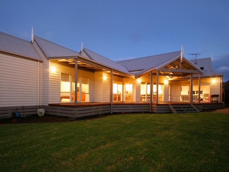 7 Black Wallaby Dr, Langwarrin VIC 3910