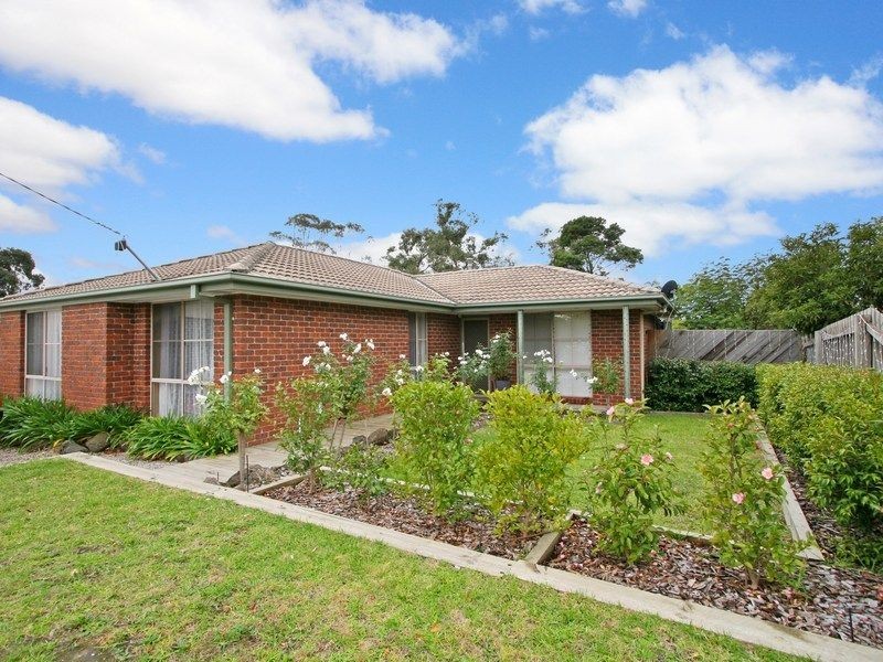 6 Waralong Crt, Langwarrin VIC 3910