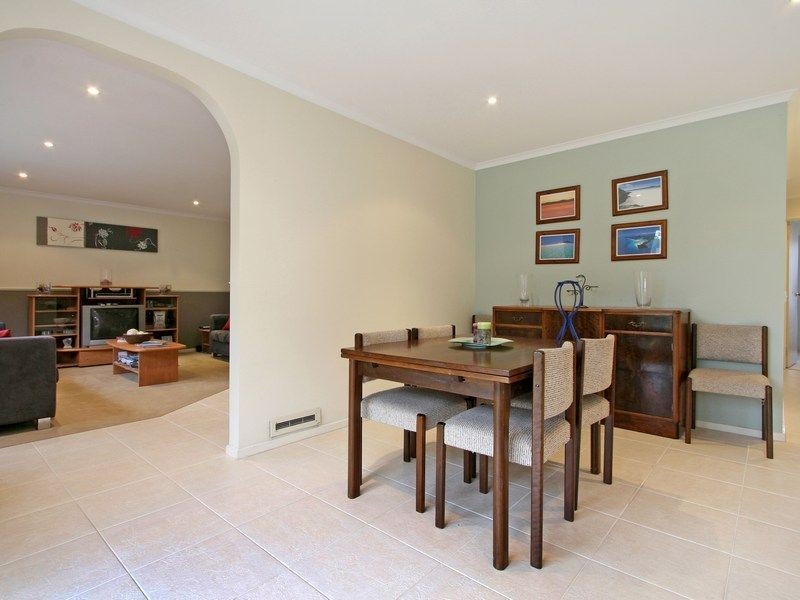 6 Waralong Crt, Langwarrin VIC 3910