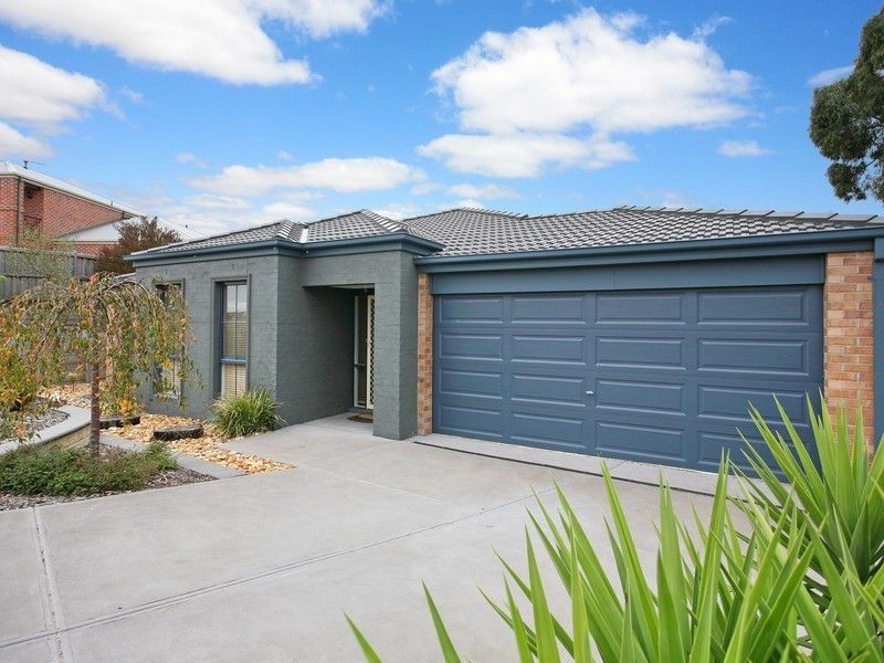 18 Brown Thornbill Crt, Langwarrin VIC 3910