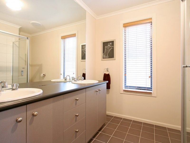 18 Brown Thornbill Crt, Langwarrin VIC 3910