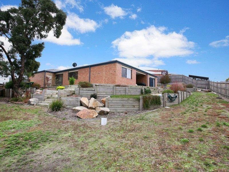 18 Brown Thornbill Crt, Langwarrin VIC 3910