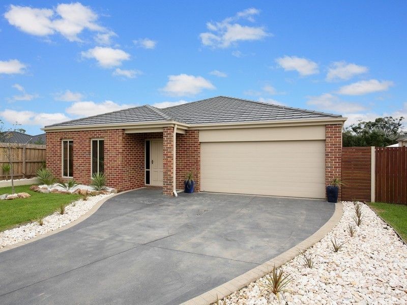 20 Park Valley Crescent, Langwarrin VIC 3910