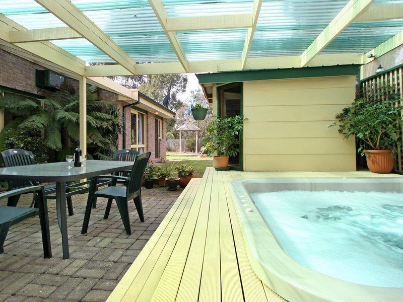 6 Elm Grove, Langwarrin VIC 3910