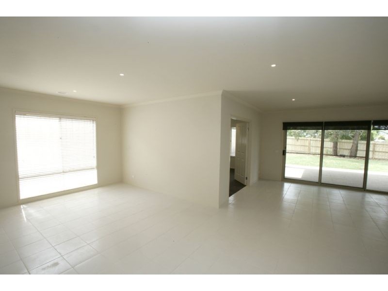 15 Dunmore Close, Langwarrin VIC 3910