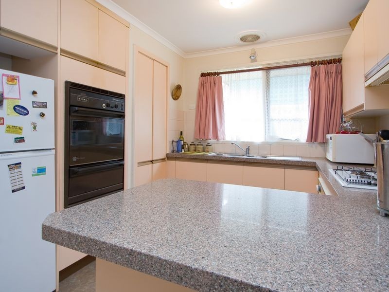2 Chatswood Avenue, Langwarrin VIC 3910