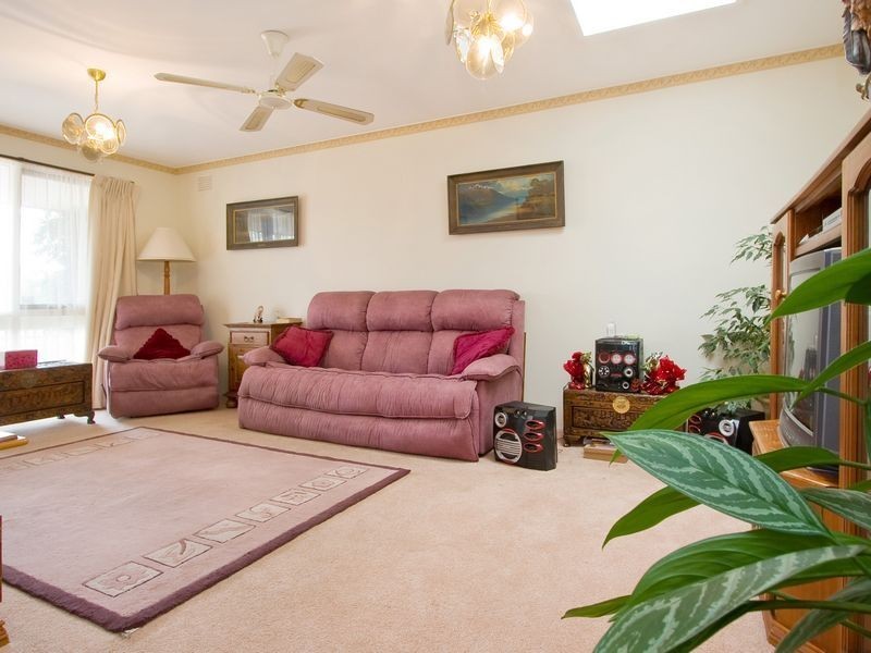 2 Chatswood Avenue, Langwarrin VIC 3910