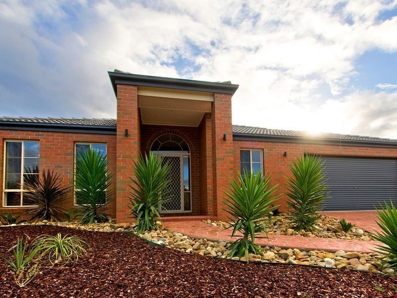 35 Appleberry Avenue, Langwarrin VIC 3910