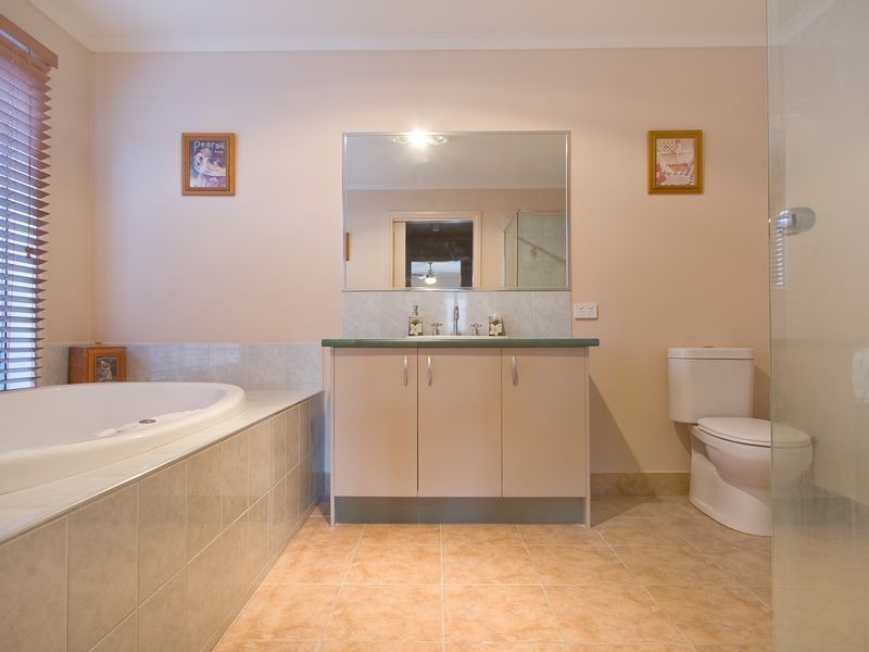35 Appleberry Avenue, Langwarrin VIC 3910