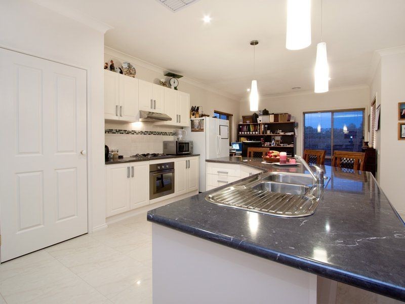 81 Apple Berry Ave, Langwarrin VIC 3910