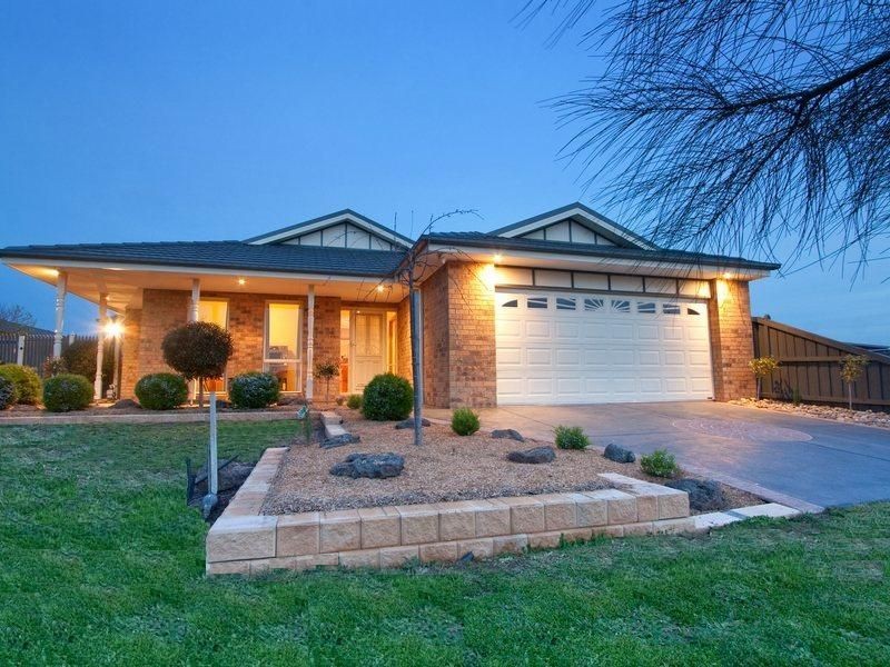 8 Collina Court, Langwarrin VIC 3910