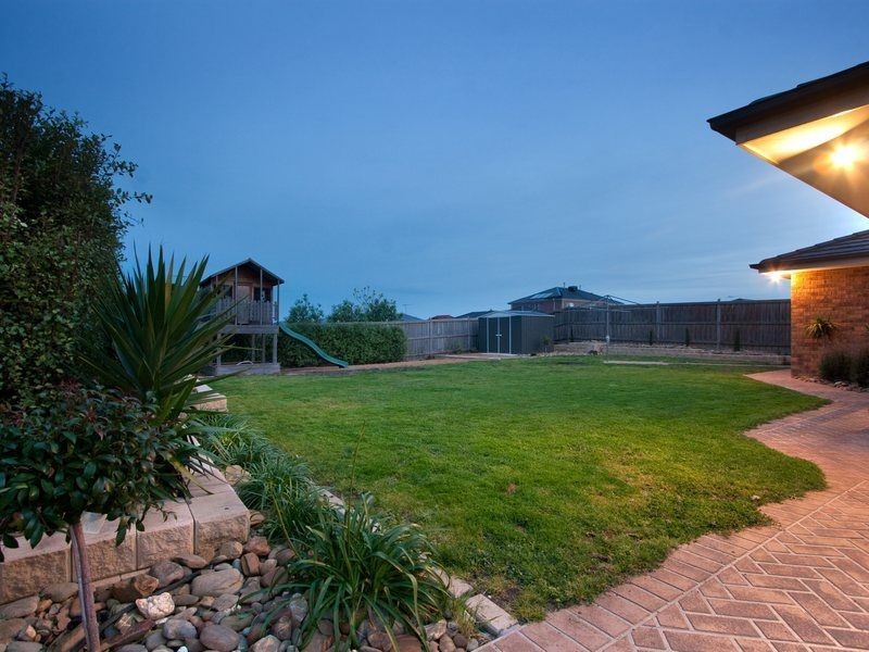 8 Collina Court, Langwarrin VIC 3910