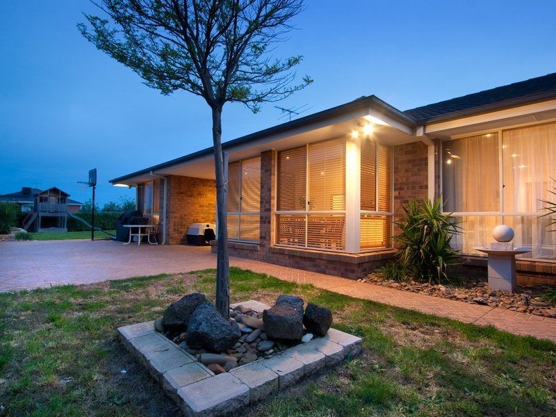 8 Collina Court, Langwarrin VIC 3910