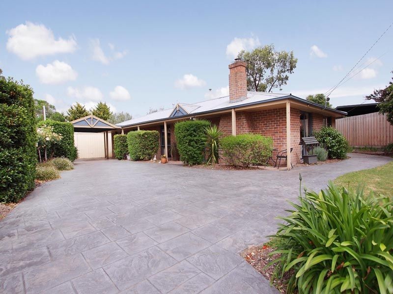 10 Lorraine Avenue, Langwarrin VIC 3910