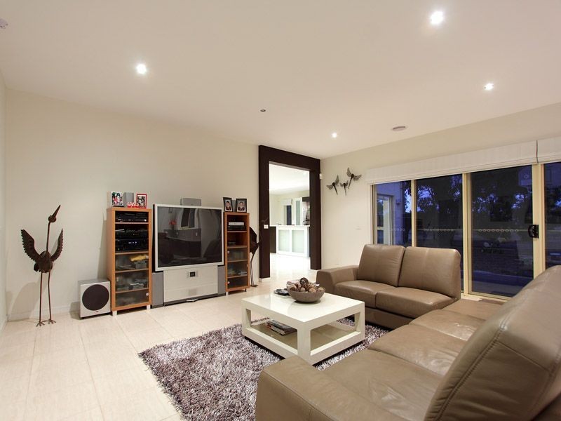 2 Martlesham Court, Langwarrin VIC 3910