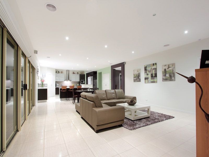 2 Martlesham Court, Langwarrin VIC 3910