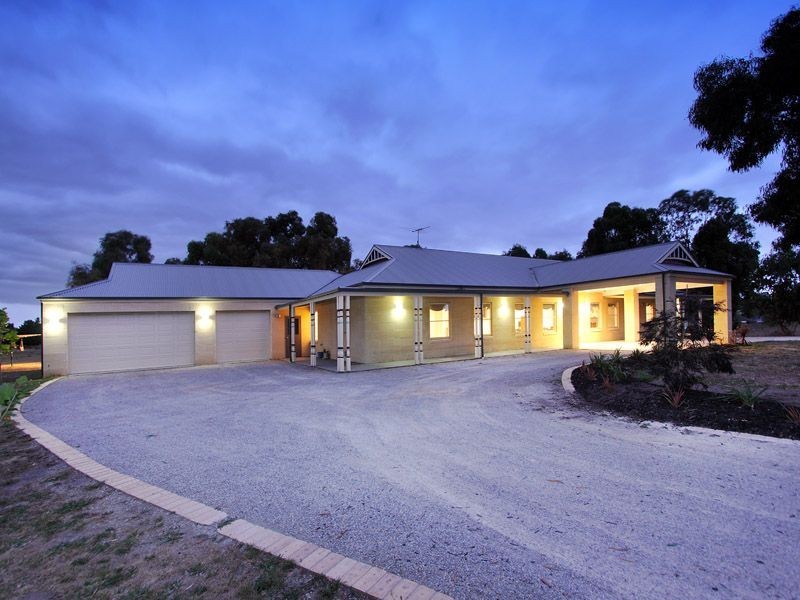 2 Martlesham Court, Langwarrin VIC 3910