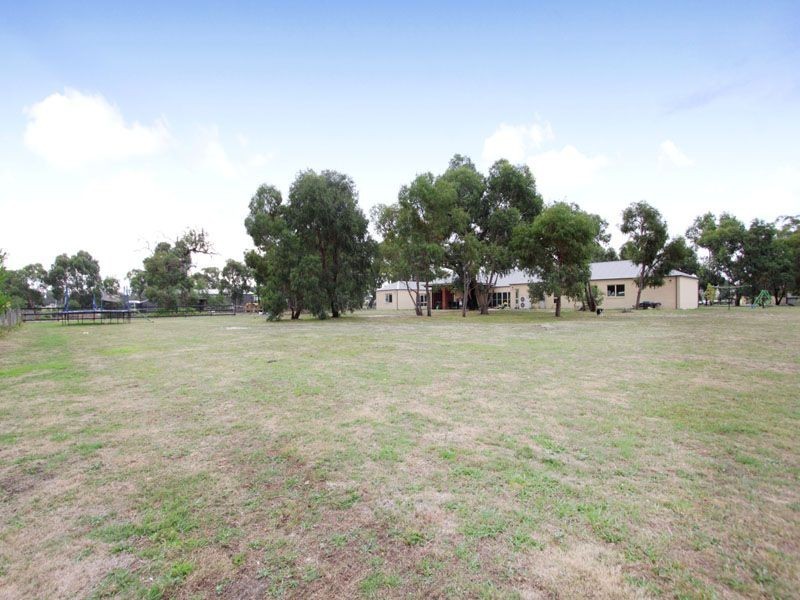 2 Martlesham Court, Langwarrin VIC 3910