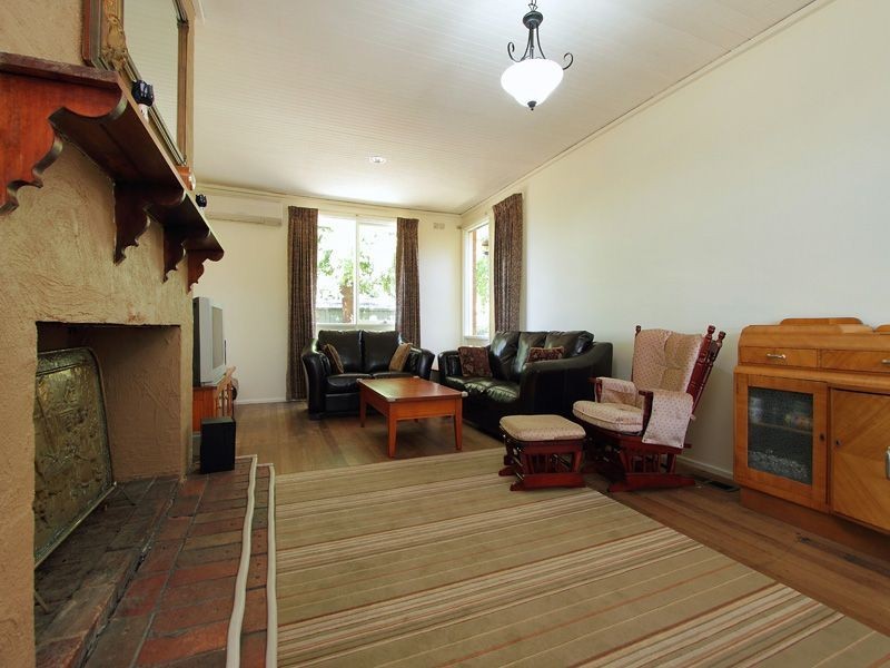 18 Ash Grove Sth, Langwarrin VIC 3910