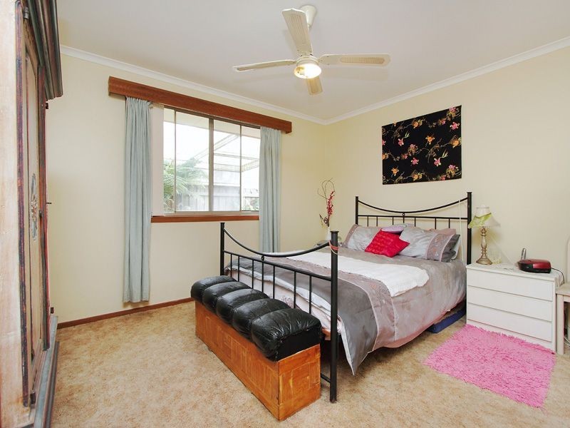 2/6 Bevnol Rd, Langwarrin VIC 3910