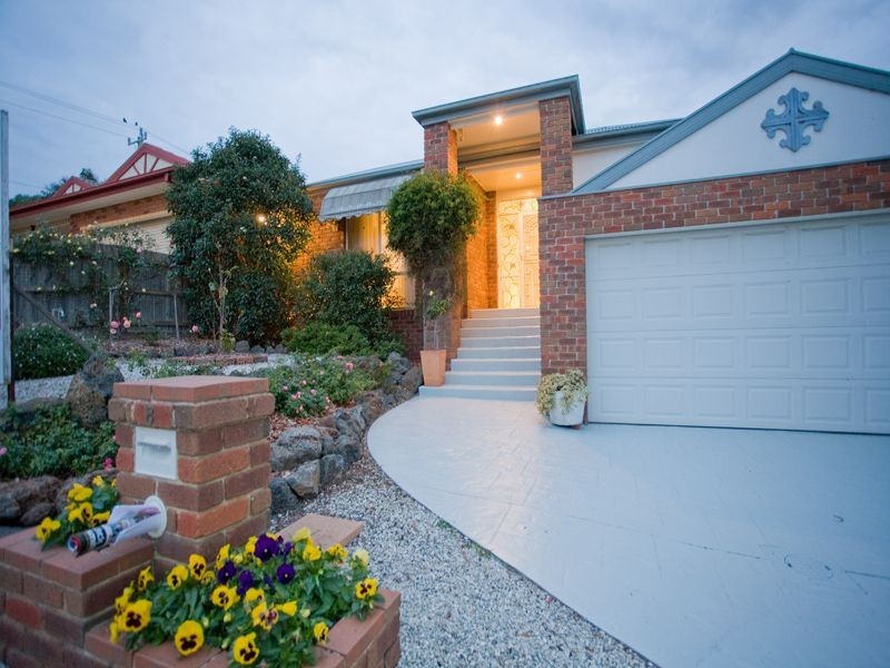 8 Helens Way, Langwarrin VIC 3910