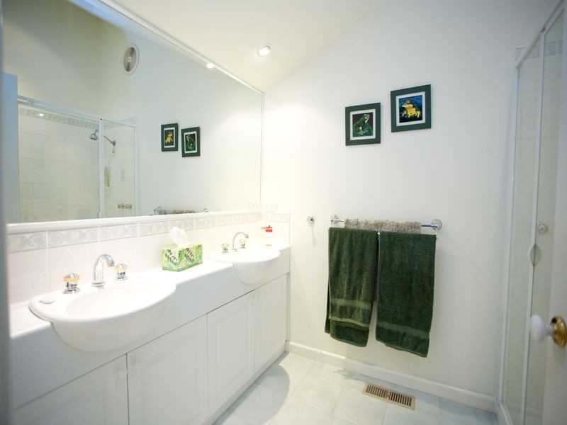 8 Helens Way, Langwarrin VIC 3910