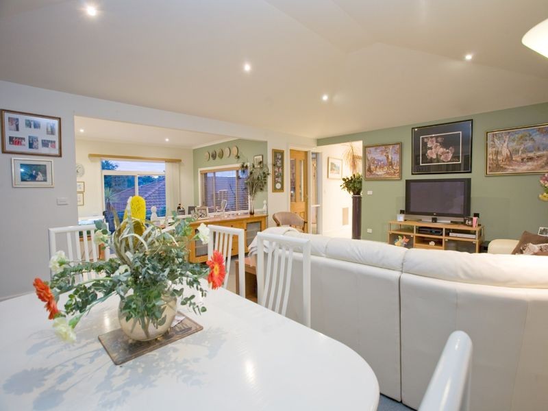 8 Helens Way, Langwarrin VIC 3910