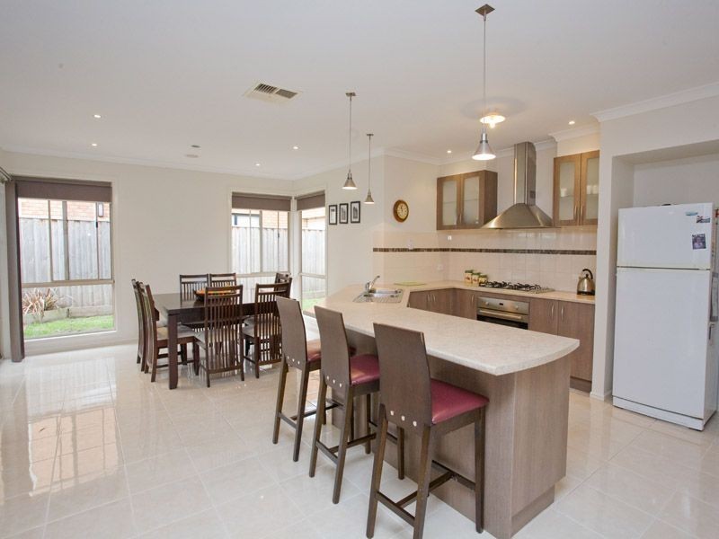 8 Fieldwood Lane, Langwarrin VIC 3910