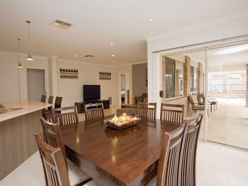 8 Fieldwood Lane, Langwarrin VIC 3910
