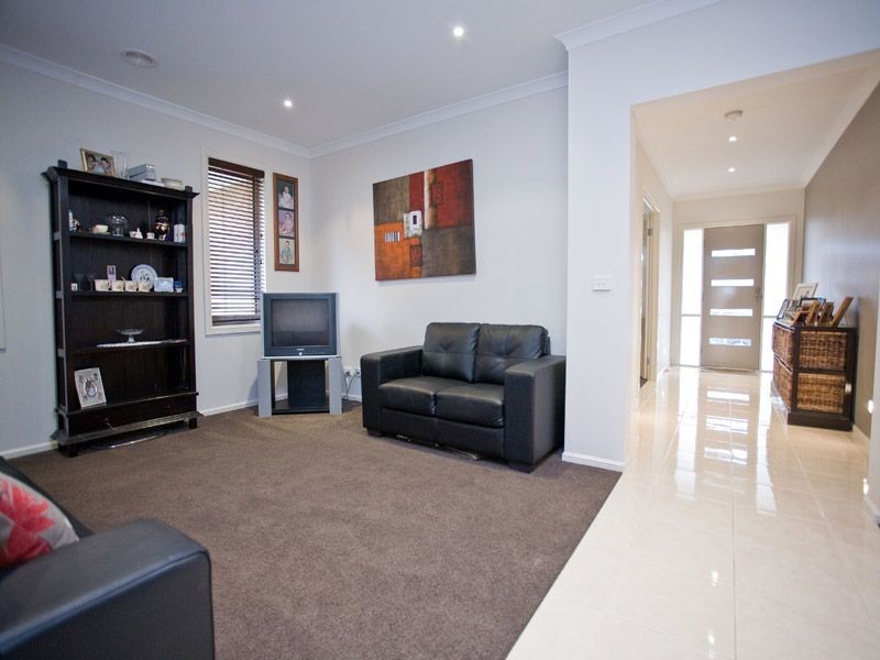 8 Fieldwood Lane, Langwarrin VIC 3910