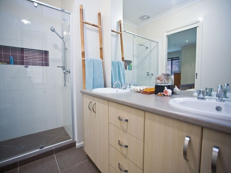 8 Fieldwood Lane, Langwarrin VIC 3910