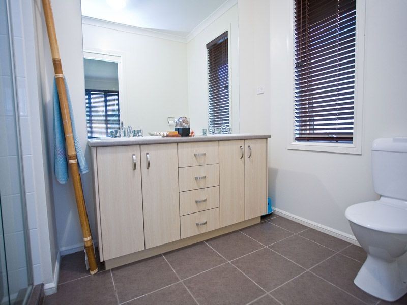 8 Fieldwood Lane, Langwarrin VIC 3910