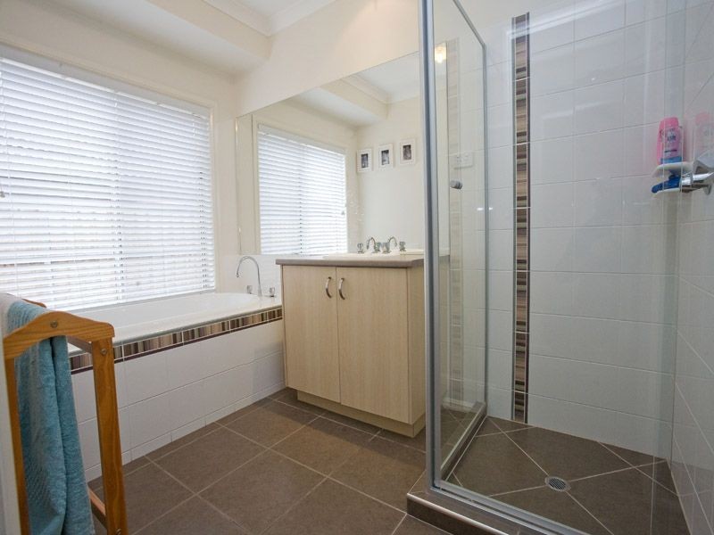 8 Fieldwood Lane, Langwarrin VIC 3910