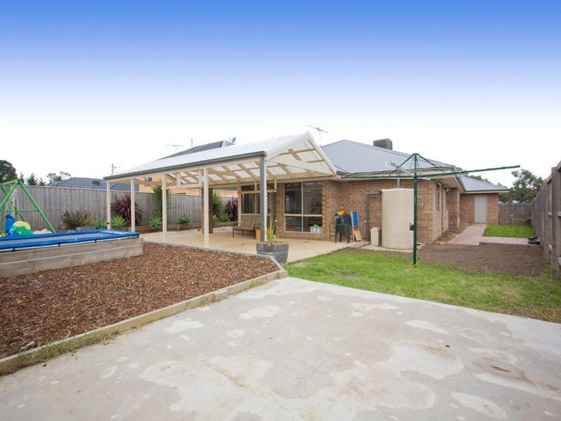 8 Fieldwood Lane, Langwarrin VIC 3910