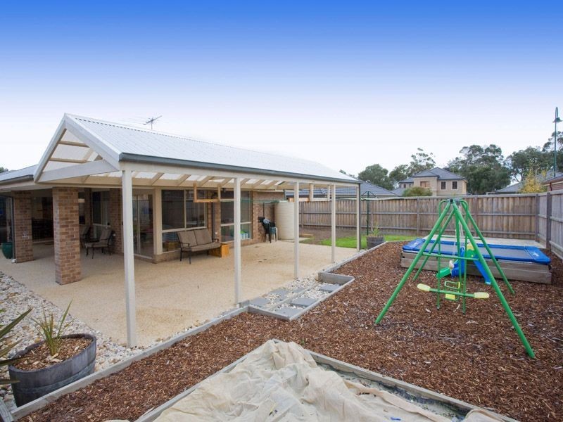 8 Fieldwood Lane, Langwarrin VIC 3910