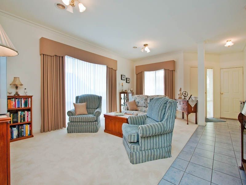 4 Bottlebrush Court, Langwarrin VIC 3910