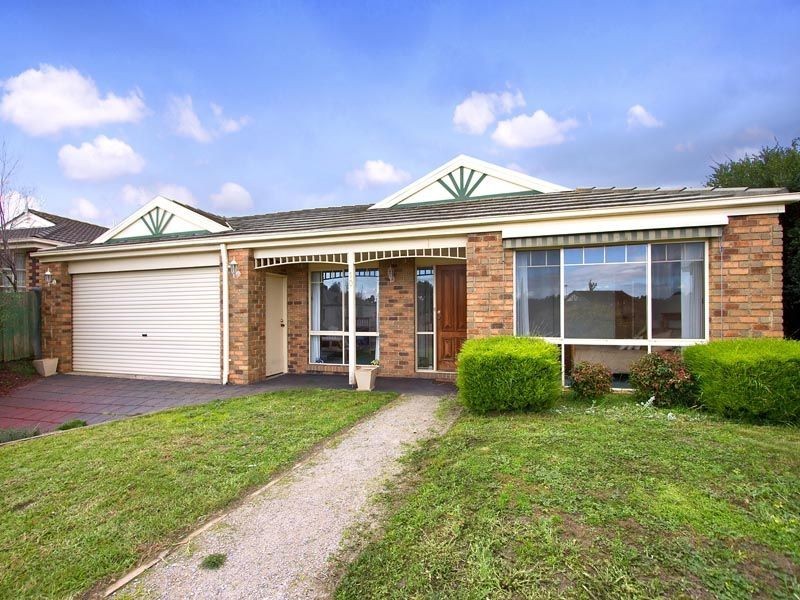10 Cotoneaster Way, Langwarrin VIC 3910