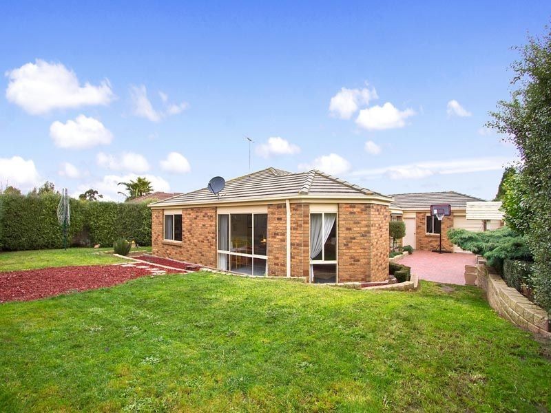 10 Cotoneaster Way, Langwarrin VIC 3910