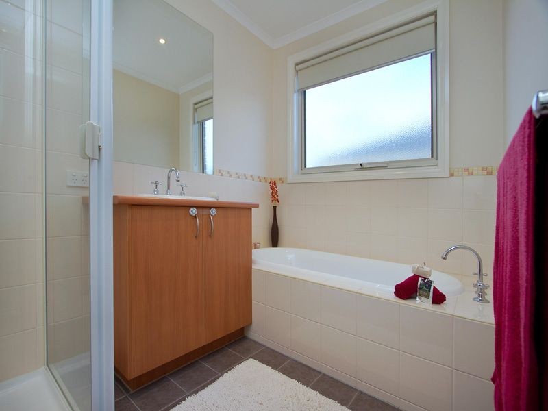 22 Pepperbush Cres, Langwarrin VIC 3910