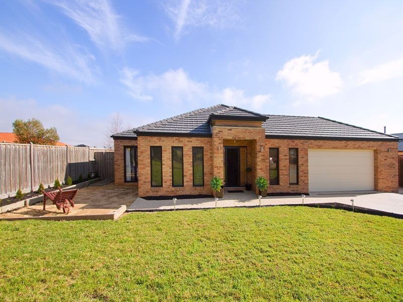 11 Collina Court, Langwarrin VIC 3910