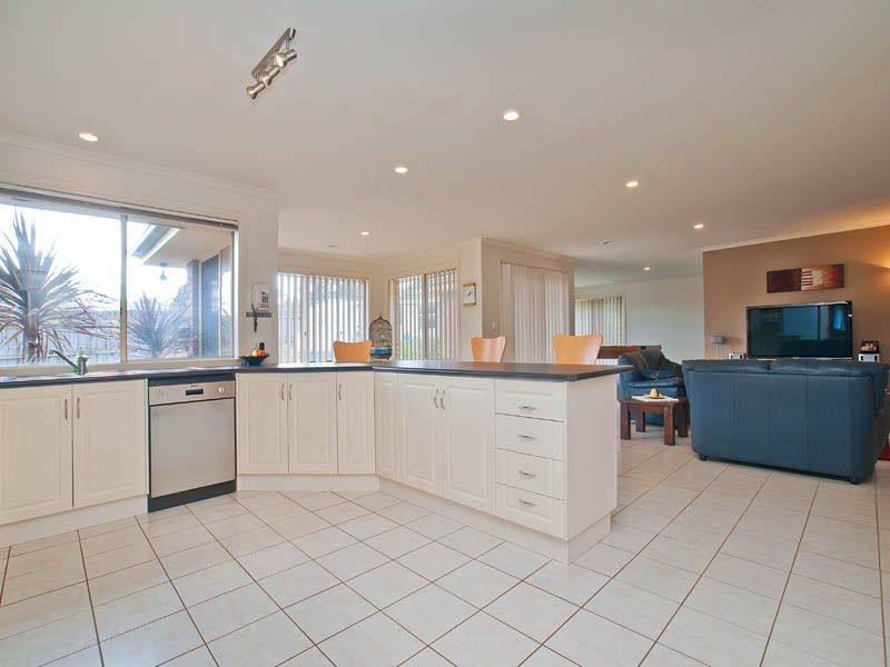 15 Sunny Vale Drive, Langwarrin VIC 3910